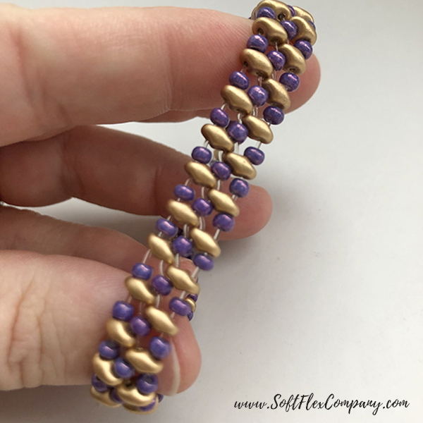 Make a colorful bracelet using Stretch Magic 8 Make a colorful bracelet using Stretch Magic 8
