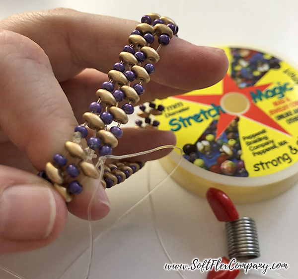 Make a colorful bracelet using Stretch Magic 5 Make a colorful bracelet using Stretch Magic 5